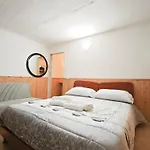 Bandiera Bro 아파트 *